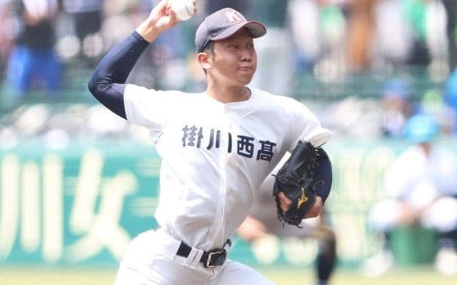 甲子園飲み込んだ“六大学メドレー”「すごい」　伝統校の大応援に騒然「楽しすぎる」