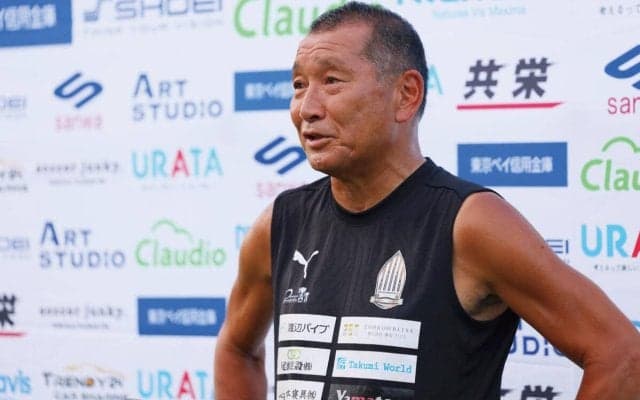 都並敏史の誕生日をJFL浦安がお祝い！ 元FC東京のベテランFW林容平が謎モーションで爆笑誘う