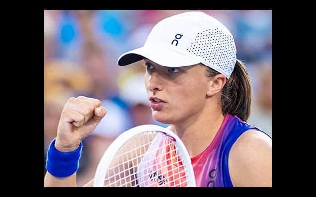  女王「最も難しい」苦戦も初戦突破 