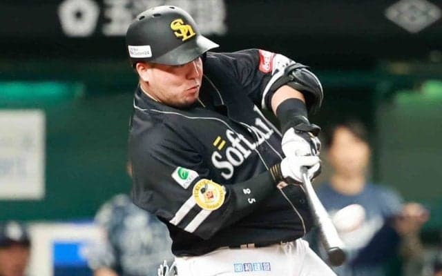 鷹・山川が1試合3発の大暴れ　すべて左翼席への2ラン…西武戦で7HR19打点の猛打