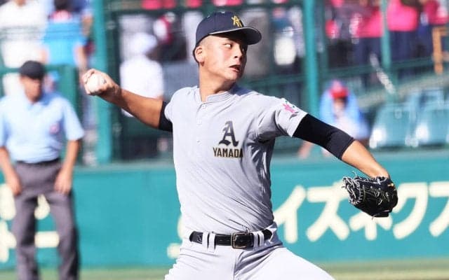 【夏の甲子園】凛々しい目、ツーブロックのヘアスタイルに太い声...青森山田の152キロ右腕・関浩一郎にスター誕生の予感