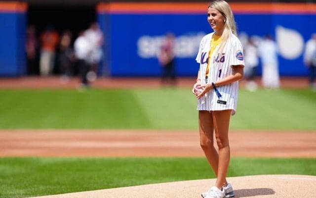 始球式後に“問題発言”「野球なんて見ない」　米女性インフルエンサーが炎上「台無し」