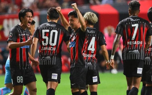 札幌が鳥栖との裏天王山を制す！　“急きょ先発”スパチョークの1G1Aなどで5発【明治安田J1リーグ第27節】