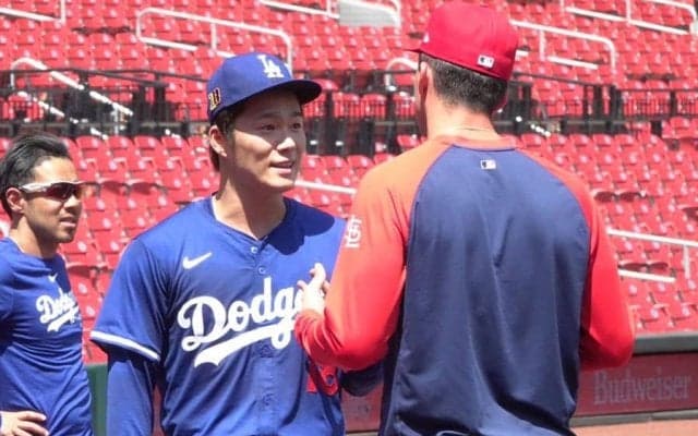 山本由伸、ヌートバーと再会　6月以来の実戦形式で復帰前進…WBC優勝メンバーが談笑