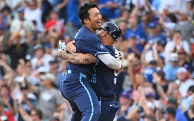 鈴木誠也、メジャー初のサヨナラ打…本拠地熱狂　延長10回に劇的展開、連敗3でストップ