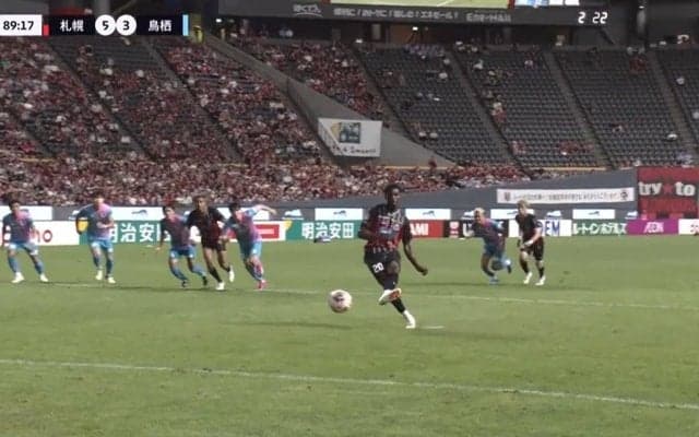 挨拶がわりのバカヨコ！！ 大型補強の札幌、J１残留への“切り札”がデビュー戦で強烈PK弾！GKの手を弾く豪快ショット炸裂の瞬間