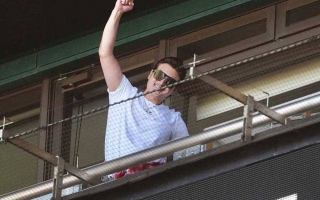 日本ハム新庄監督が甲子園に登場　サングラス姿で観戦、母校の応援に駆け付け騒然