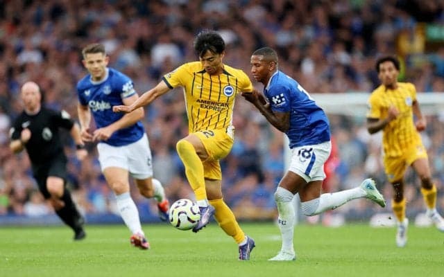 ブライトンが三笘の今季初ゴールを含む3発でエバートンに快勝！ヒュルツェラー体制初陣を白星で飾る【プレミアリーグ】