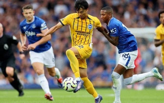 「左サイドで常に脅威」開幕戦で先制弾＆退場誘発と大活躍の三笘薫を英メディアが絶賛！「ベストの状態に戻った」