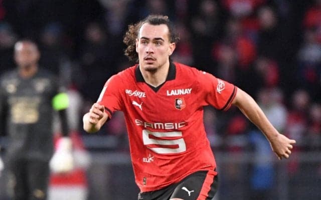 フランクフルトがベルギー代表主力DFテアテを獲得！ レンヌから買取OP付きレンタル