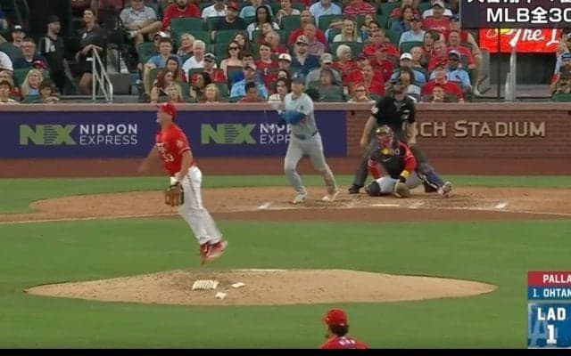大谷翔平、弾丸38号アーチを被弾した投手にハプニング発生！ ヤバすぎる“衝撃リアクション”が話題に「飛んでいった…？」