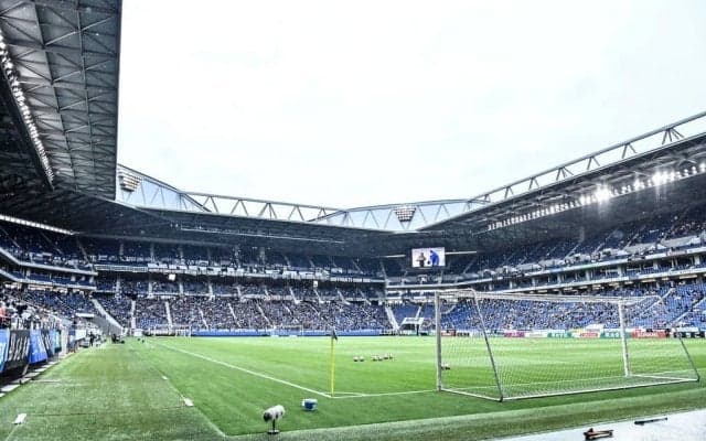 「足速いしサッカー激うま」紅白出場の超人気アーティストimaseの「パナスタピッチでの華麗ドリブル映像」が大反響！「普通にうますぎる笑」と絶賛の声