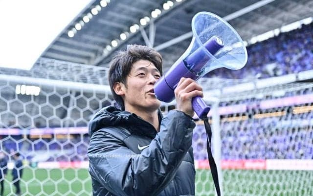 「A代表呼んで欲しい」ブラックバーンFW大橋祐紀の公式戦3戦連発となる“豪快ダイビングヘッド弾”に反響！「動き出し素晴らしい」「流石の得点感覚」など称賛の声