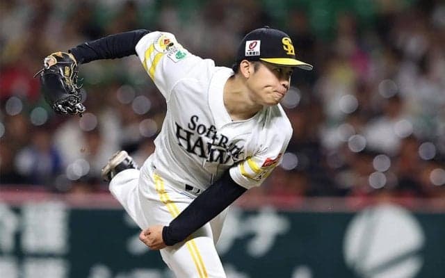 鷹に現れた“新星”「昨年と別人」　助っ人手玉…キレキレ23歳の「バケモンみたいな球」