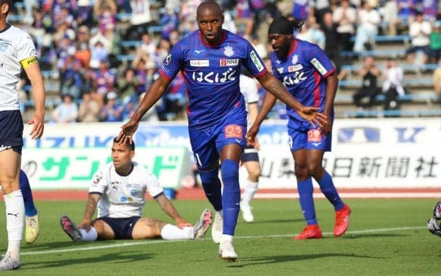 【Jリーグ出場停止情報】甲府MFアダイウトンが2試合出場停止＆罰金10万円　足裏による過剰な力でのタックルが「著しい反則行為」