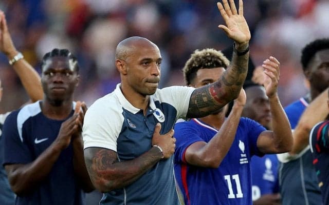 パリ五輪で銀メダル獲得のフランス、アンリ監督が“個人的な理由”で1年早く退任「銀メダルは人生の最大の誇りの1つ」