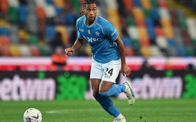 ナポリで構想外カユステがプレミア昇格組に加入！　ブレントフォード行き土壇場破談からの新天地決定