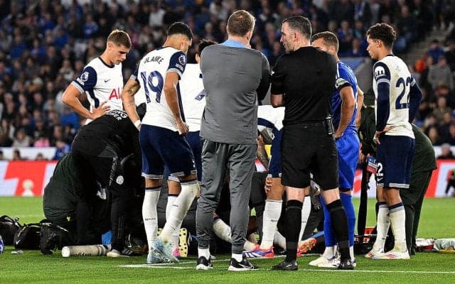 「彼は話していて意識もある」、因縁の敵地レスター戦で負傷交代のベンタンクールは大事に至らず…顔面強打で一時意識失う