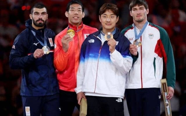 五輪金メダリストのまさかの行動が＂じわる＂と話題沸騰「好きすぎる」「どうして、そこに？」