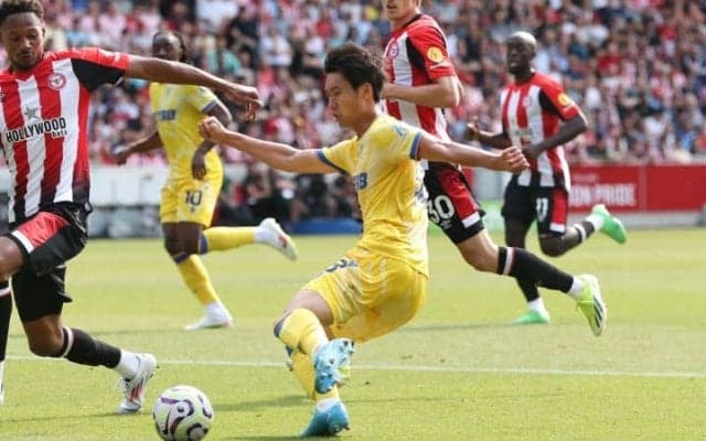 鎌田大地のプレミアデビューは評価分かれる　攻撃面で躍動も現地メディアは「クリエイティブではなかった」物足りなさを指摘する声も