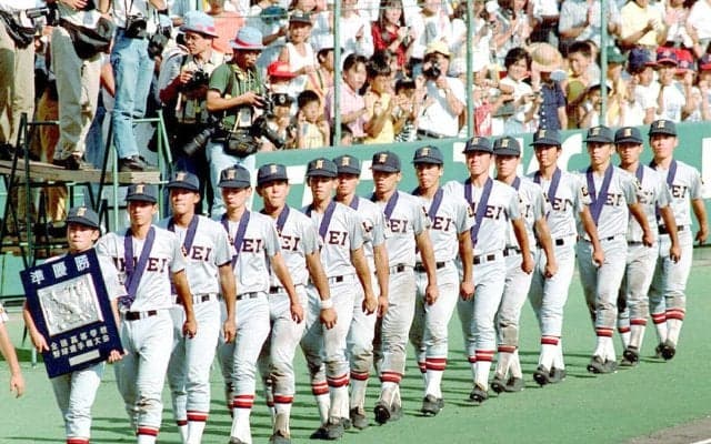 【甲子園の記憶】元仙台育英の準優勝メンバー「あづま寿司」店主が語る35年前の夏 エース・大越基、拾い集めた土、帝京との死闘...