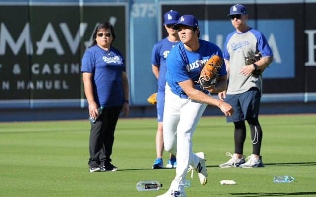 大谷翔平が術後初の2日連続キャッチボール　投手“復帰”へリハビリ…最長40m、変化球も