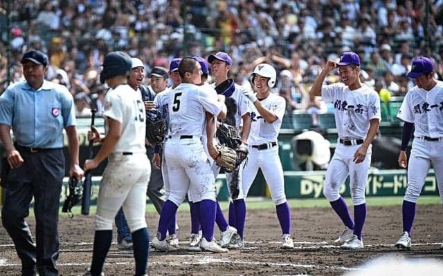 「奇跡のバックホーム」にX騒然　9回2死→完璧送球、関東一に「鳥肌立った」