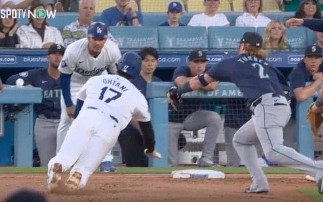 大谷翔平は一体、何をしたんだ！？「見たことない」  一塁を盗んだ“神プレー”に球場騒然「忍者かな」