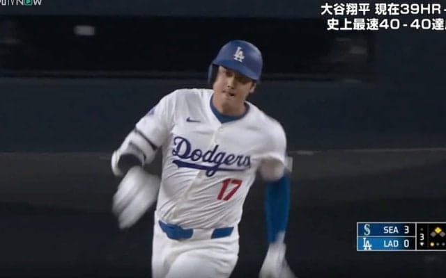 なんでそこにいるんだ！？ 大谷翔平が「普通じゃない」 相手チームがドン引き… “爆速すぎる三塁打”に球場騒然