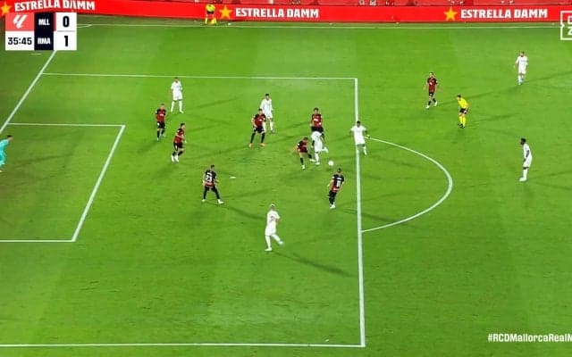 “新ファンタスティック４”が華麗すぎる！「サーカスかよ」「えぐいな」エンバペ加入のレアル攻撃陣が“圧巻パスワーク”でSNS沸騰