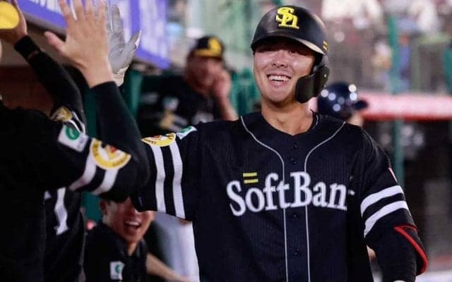 鷹にまた現れた逸材「ついに目覚めたな」　衝撃弾道の育成出身23歳は「未来の4番」