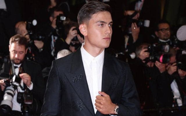 ディバラ急転残留に沸くローマ市内…ロマニスタが自宅に押しかけ感謝のチャント