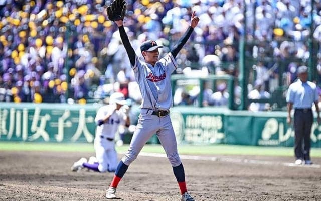 甲子園決勝に「涙止まらん」　壮絶死闘…初のタイブレーク決着に騒然「高校野球凄かった」