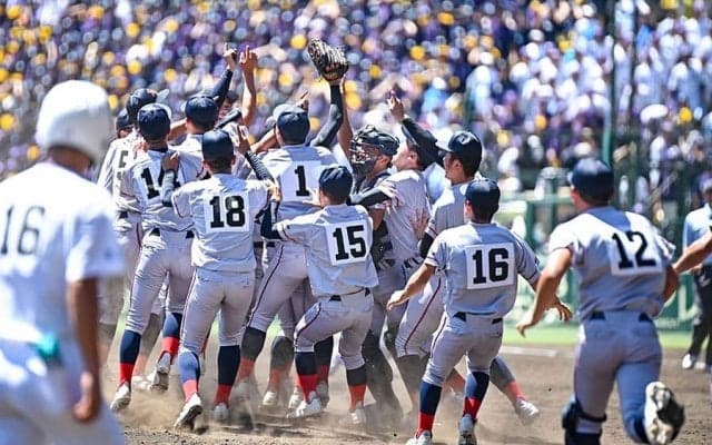 甲子園“最後の瞬間”が「なかなかイケてるぞ」　米観客も魅了した日本野球の独特文化