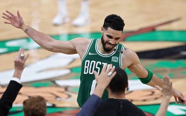 セルティックスのジェイソン・テイタムはリーグ連覇に自信アリ「僕らは同じチームで戻ってくる」