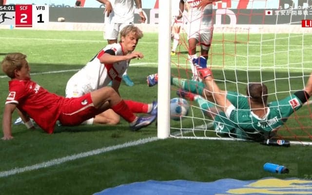 「新フェイントきたw」堂安律がブンデス開幕戦で決勝ゴール！ボールの上にお尻が乗るアクシデント→執念で押し込んだ一部始終