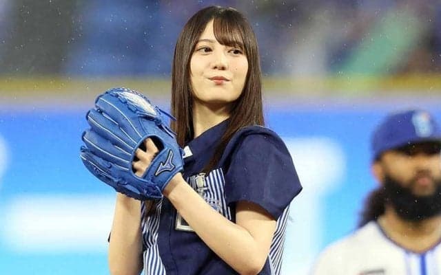 21歳美女の“魔球”に騒然「教えたの誰だろ」　真意にX大議論…手元に注目「マジで？」