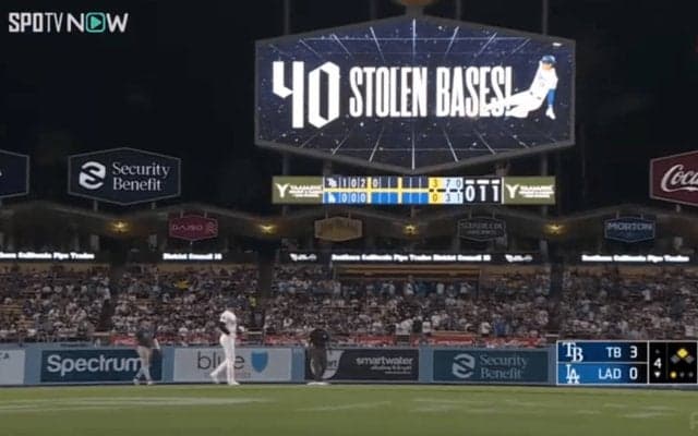 大谷翔平、40盗塁で“粋な演出” 球場拍手喝采の圧巻光景「大谷がいる時代に生まれてよかった」