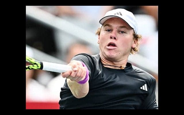 観客にボール直撃も警告のみ