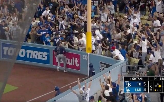 大谷翔平、異次元“41号アーチ”に「呆然」 外野手が立ちすくむ… 打球を追いかけて見送った瞬間「切ないな」