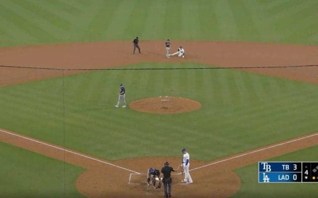 大谷翔平は「おかしすぎる」 中継カメラにも異変… 完璧すぎる“超爆速盗塁”に「余裕すぎてビビる」