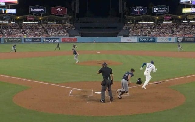 球場騒然… 大谷翔平に「なんで！？」 ボテボテのゴロ→驚異の“爆速内野安打”に「ほんと何者だよ」