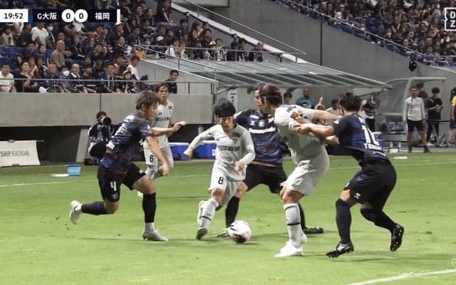 「えぐいな」“博多のメッシ”の超絶ドリブルが話題！ 敵３人を瞬く間に突破→PK奪取の瞬間「紺野うまいなー」「キレキレだ」