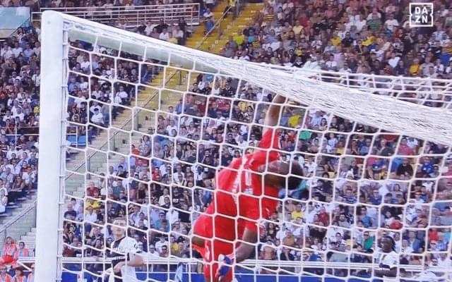 「めちゃくちゃ止める！」鈴木彩艶、ミラン相手に脅威の連続ビッグセーブ「今日だけはやめてくれ」「厄介だな」日本のミラニスタは悲鳴