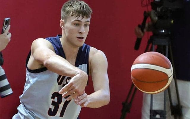 期待の若手フォワード、クーパー・フラッグがニューバランスとのエンドーズメント契約を締結