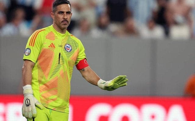 チリ代表の守護神ブラーボが41歳で現役引退…バルサやシティ、ソシエダで活躍