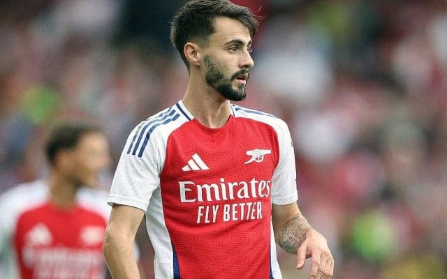 ファビオ・ヴィエイラが古巣ポルトに帰還…背番号10託される