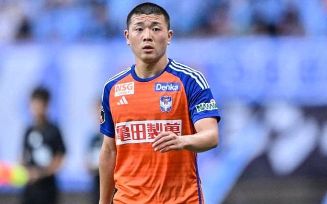 「アイスでも買ってやろうかねぇ」J1新潟の22歳FW小見洋太の“夏休み小僧”スタイルの写真に反響！「めちゃくちゃ似合う！」「似合うしムキムキや笑笑」などの声