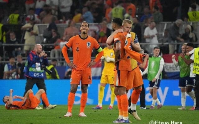 クライフ以来の伝統を返上｢ダーティにプレーしようぜ｣オランダのEUROと大キャンペーン【サッカー界から消えた｢フェアプレー｣は何色か】(1)