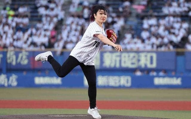 ワンバン投球に「悔しかったー！」　人気バンド「マキシマム ザ ホルモン」が始球式